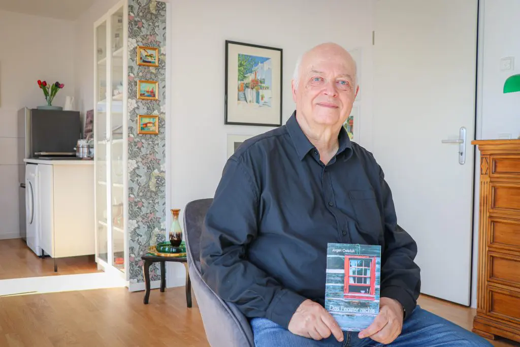 Bild: WIEDERAUFBAU, Jürgen Osterloh in seiner Wohnung