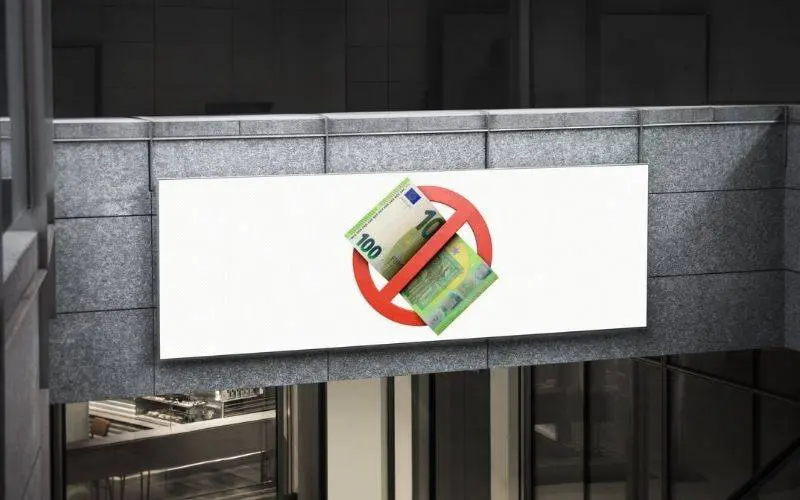 Bild: © Canva Ein 100 Euroschein ist durchgestrichen