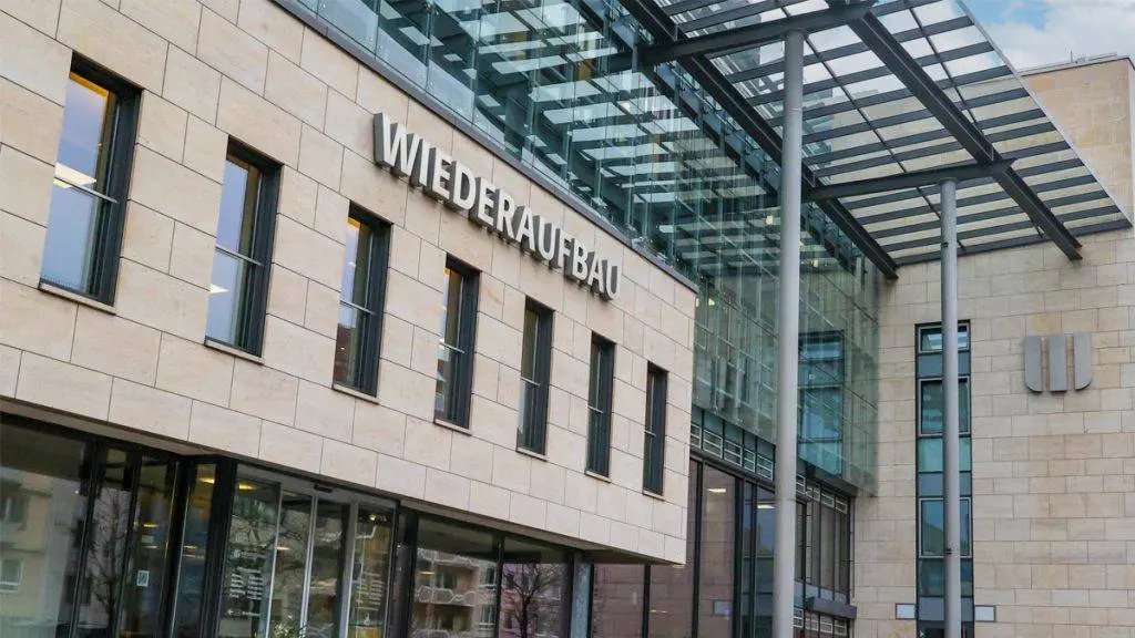 Bild: © WIEDERAUFBAU Der Eingangsbereich des WIEDERAUFBAU Hauptgebäudes in Braunschweig.