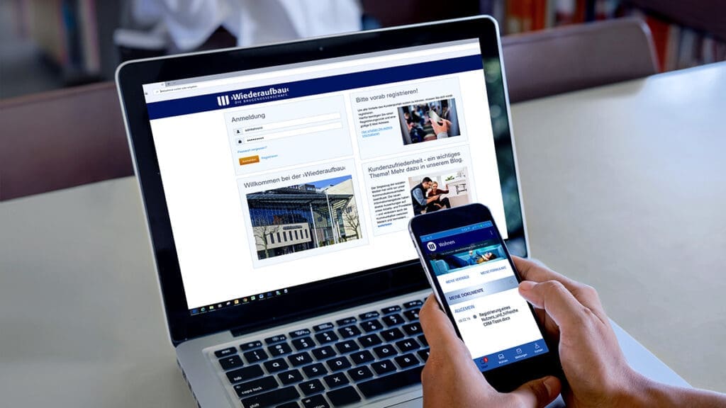 Bild: © stock.adobe.com/maxxasatori Das Portal der WIEDERAUFBAU ist auf einem Laptop sowie auf einem Smartphone abgebildet.
