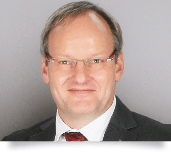 Bild: © WEDERAUFBAU Thorsten Fürst lächelt in die Kamera.