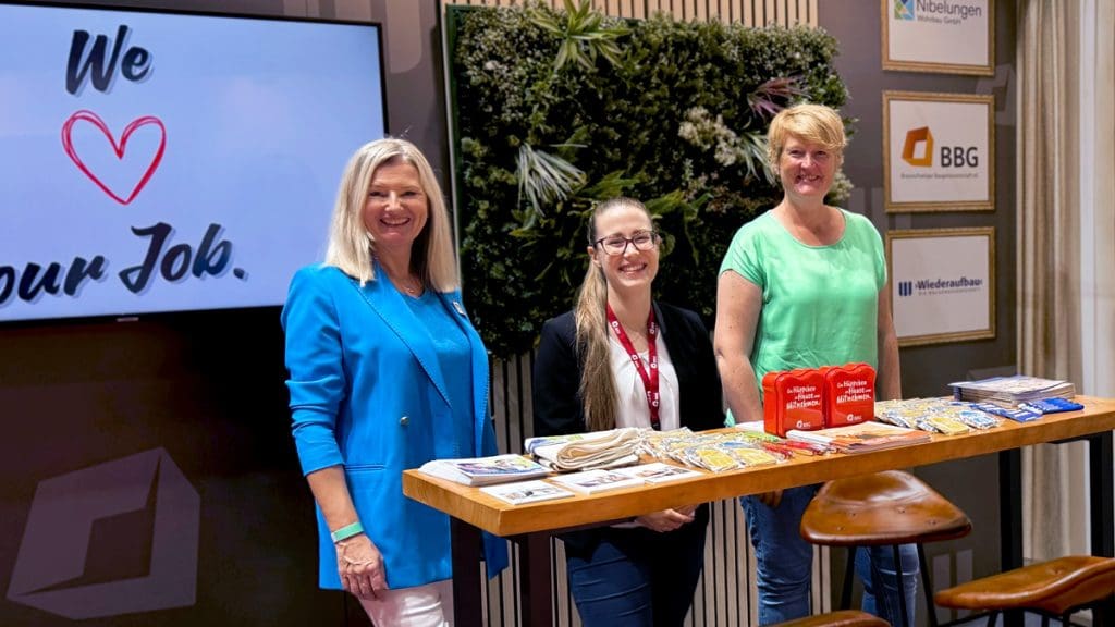 Bild: Uwe Jungherr, Esther von der Straten (Nibelungen-Wohnbau), Lousia Krella (Braunschweiger Baugenossenschaft), Swantje Kühn (WIEDERAUFBAU) (v. l. n. r.)