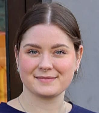 Bild: © WEDERAUFBAU Monja Karkoska lächelt in die Kamera