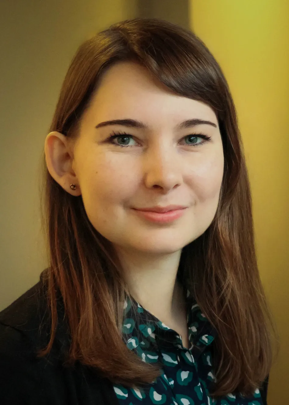 Bild: © WIEDERAUFBAU Yasmin Berg im Portät.