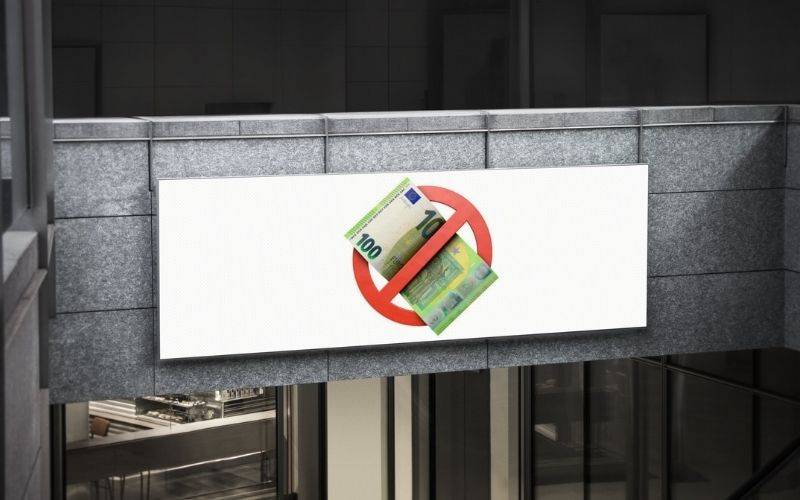 Bild: © Canva Ein 100 Euroschein ist durchgestrichen