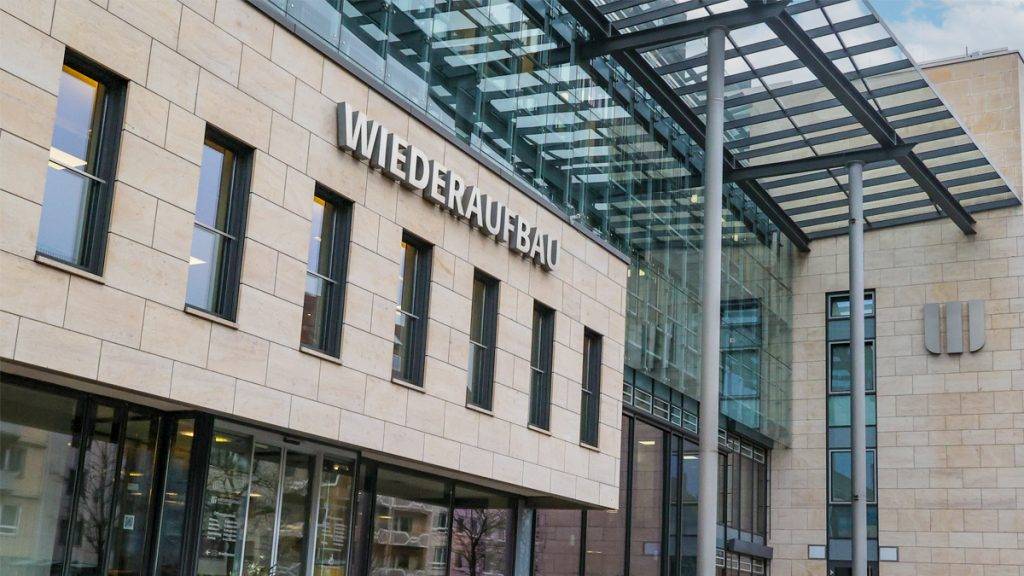 Bild: © WIEDERAUFBAU Der Eingangsbereich des WIEDERAUFBAU Hauptgebäudes in Braunschweig.
