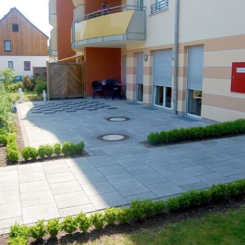 Bild: © WIEDERAUFBAU Gemeinschaftsterrasse des Betreuten Wohnen in der Peiner Straße 6 in Vechelde.