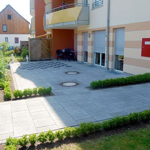 Bild: © WIEDERAUFBAU Gemeinschaftsterrasse des Betreuten Wohnen in der Peiner Straße 6 in Vechelde.