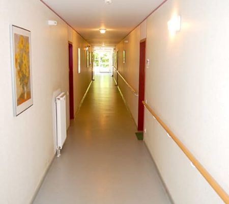 Bild: © WIEDERAUFBAU Ein Hausflur im Betreuten Wohnen Cachanring 39 in Vechelde.