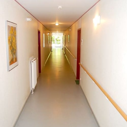 Bild: © WIEDERAUFBAU Ein Hausflur im Betreuten Wohnen Cachanring 39 in Vechelde.