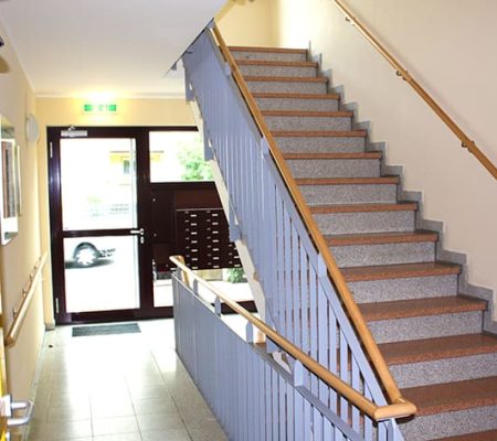 Bild: © WIEDERAUFBAU Treppenhaus des Betreuten Wohnen in der Ludwig-Richter-Straße 28/30 in Wolfenbüttel.