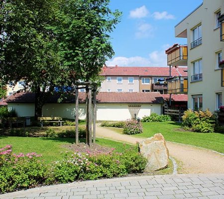 Bild: © WIEDERAUFBAU Der Gartenbereich hinter dem Betreuten Wohnen in der Liegnitzer Straße in Goslar.