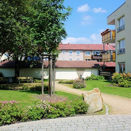 Bild: © WIEDERAUFBAU Der Gartenbereich hinter dem Betreuten Wohnen in der Liegnitzer Straße in Goslar.