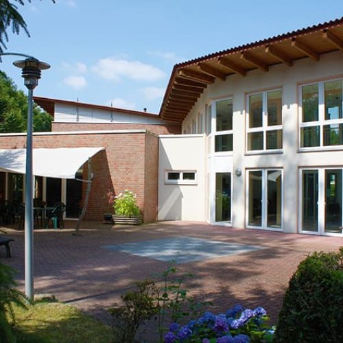 Bild: © WIEDERAUFBAU Gemeinschaftsterrasse des Betreuten Wohnen in Isenbüttel.