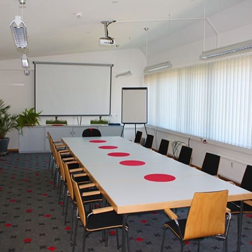 Bild: © WIEDERAUFBAU Gemeinschaftsraum mit Sitzmöglichkeiten im Betreuten Wohnen in Isenbüttel.