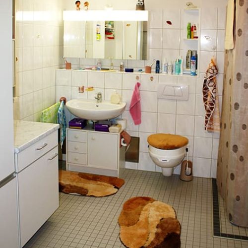 Bild: © WIEDERAUFBAU Beispiel eines Badezimmers mit ebenerdiger Dusche im Betreuten Wohnen Cremlingen.