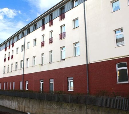 Bild: © WEDERAUFBAU Das mehrstöckige Gebäude des Betreuten Wohnen Juliusstraße.