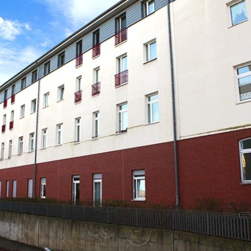 Bild: © WEDERAUFBAU Das mehrstöckige Gebäude des Betreuten Wohnen Juliusstraße.