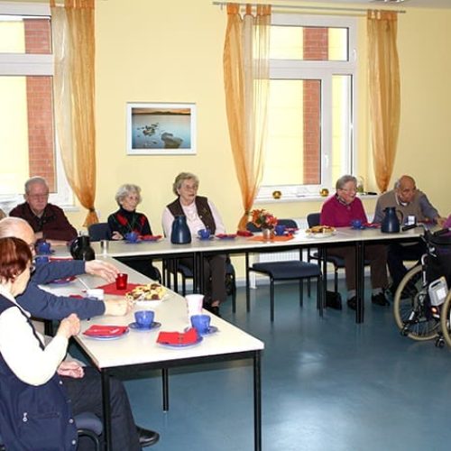 Bild: © WEDERAUFBAU Eine Veranstaltung im Gemeinschaftsraum des Betreuten Wohnen Juliusstraße.